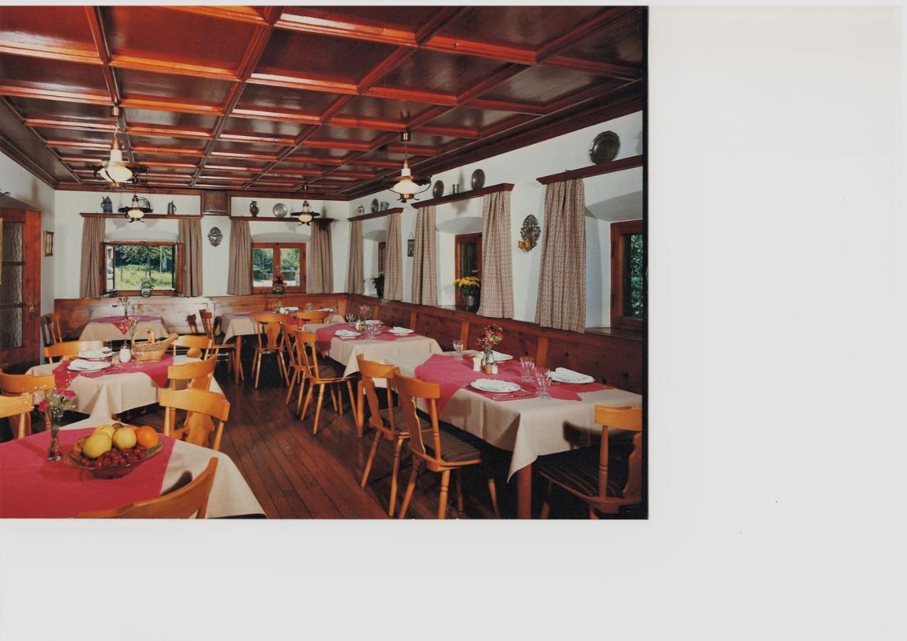 Alter Ziehbrunnen Hotel Bad Endorf Bagian luar foto