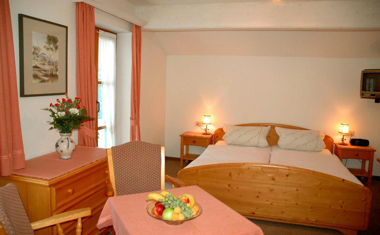 Alter Ziehbrunnen Hotel Bad Endorf Bagian luar foto