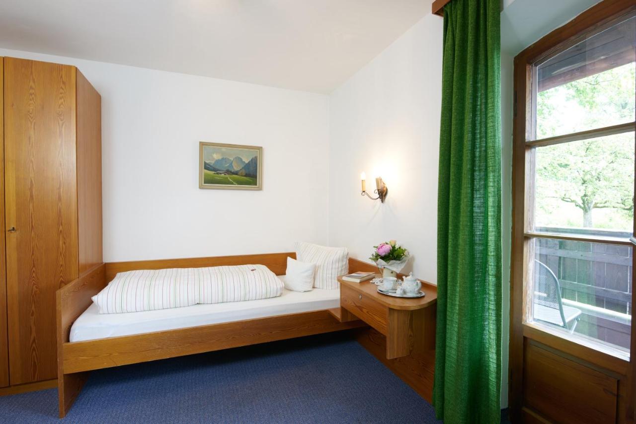 Alter Ziehbrunnen Hotel Bad Endorf Bagian luar foto