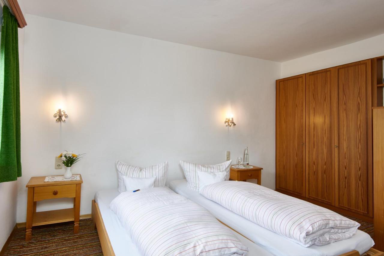 Alter Ziehbrunnen Hotel Bad Endorf Bagian luar foto