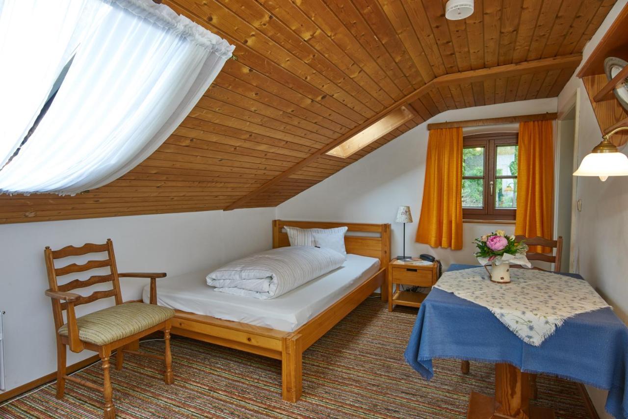Alter Ziehbrunnen Hotel Bad Endorf Bagian luar foto